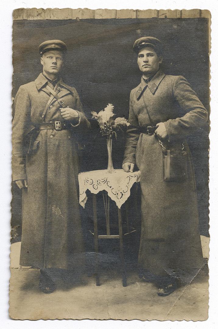 Двоє військових радянської армії