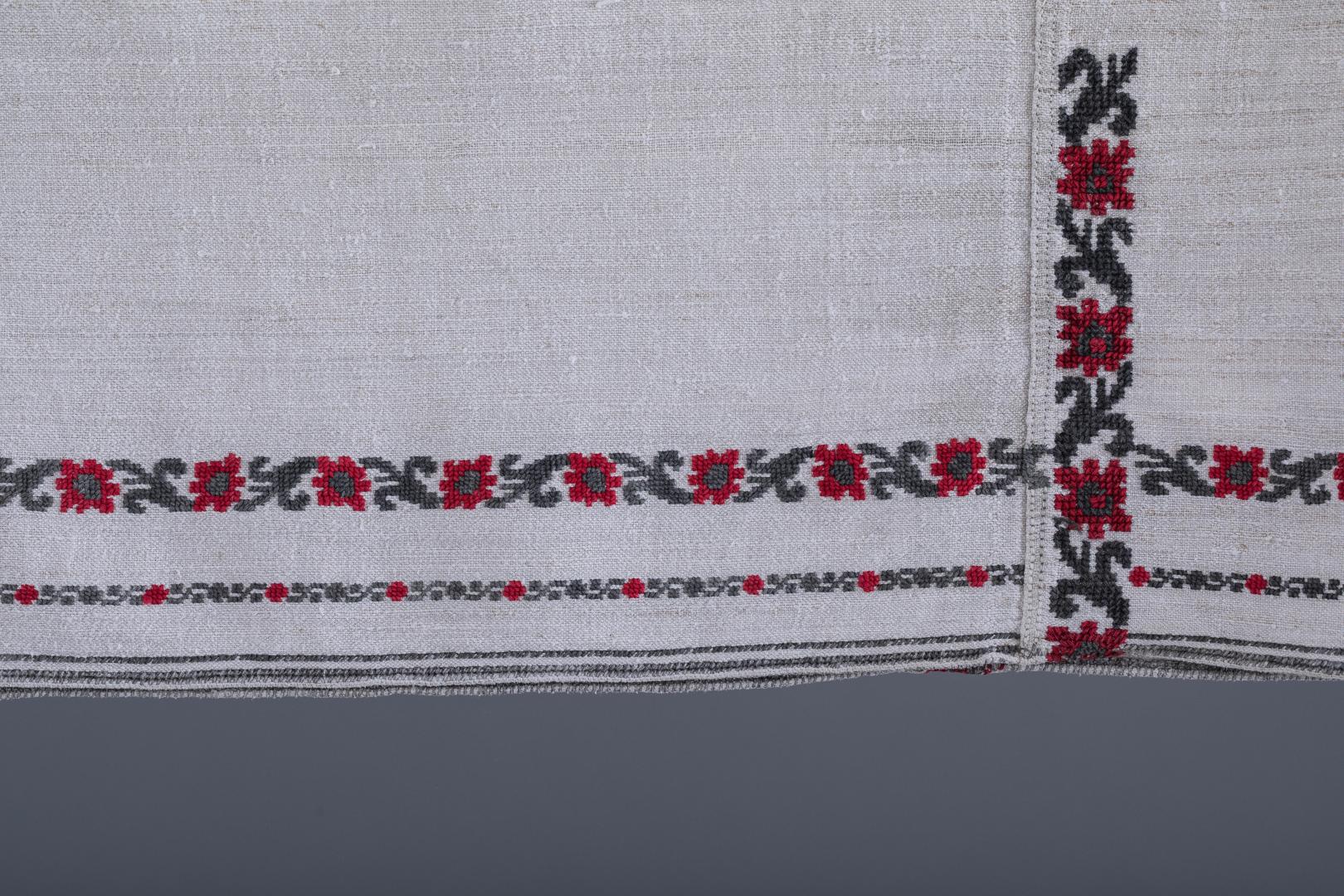 Women's embroidered shirt
