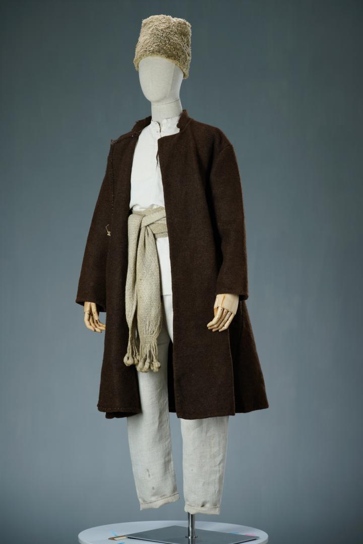 Men's casual attire