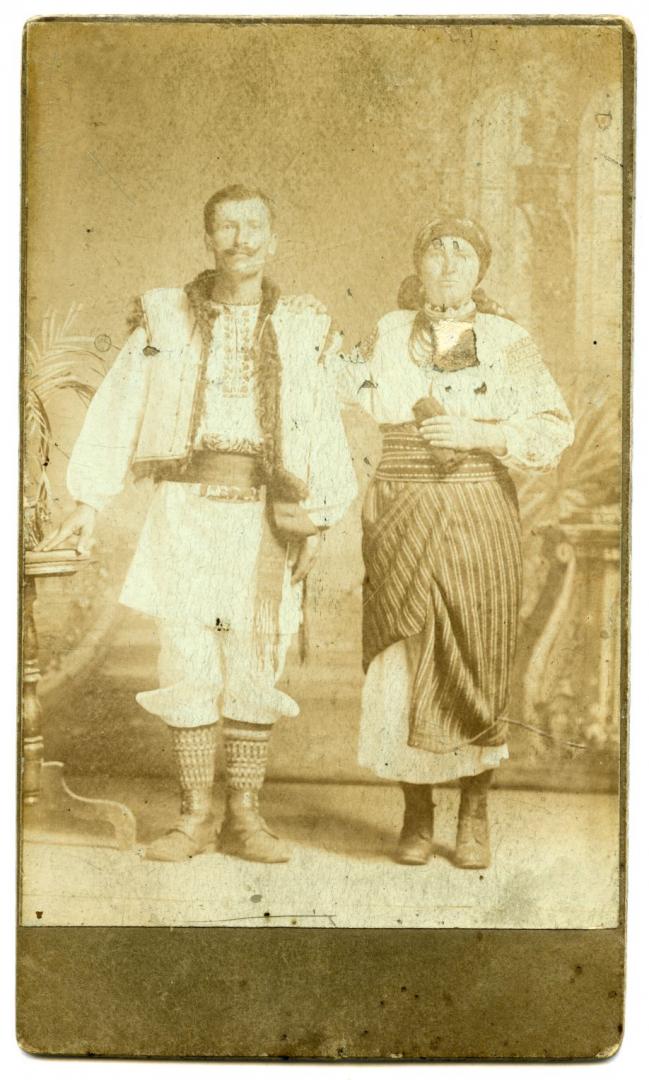 Photo. Havrylo and Palagna Pavliuk wearing folk attire
