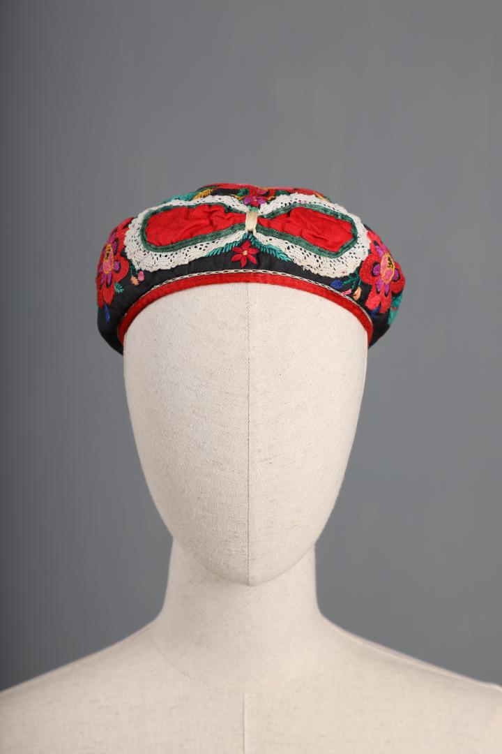 Embroidered ochipok (women's headdress)