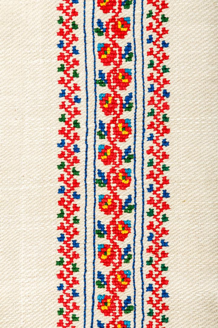Embroidered women's kabat (jacket)