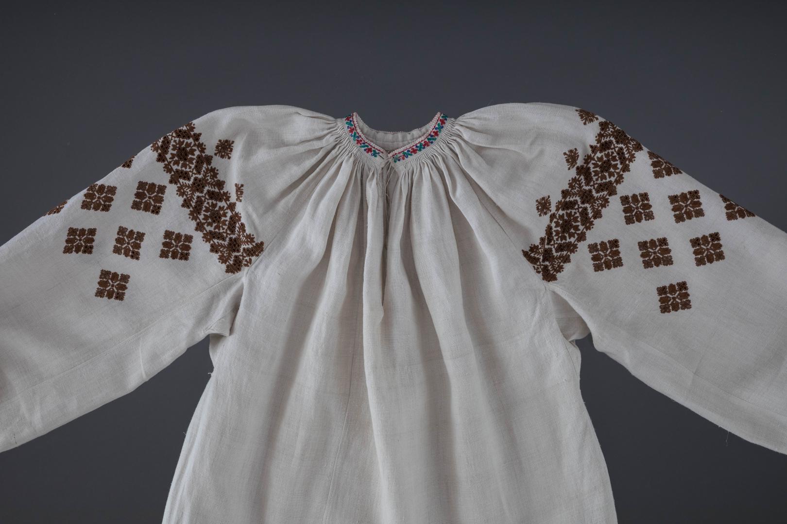 Women's embroidered shirt