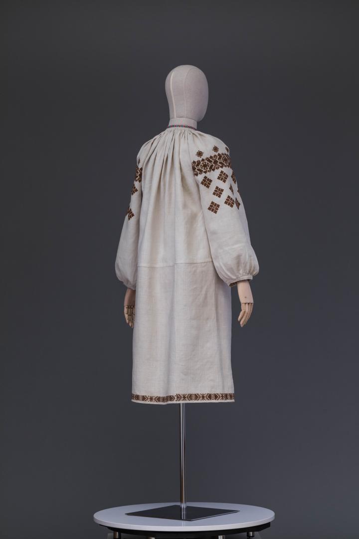 Women's embroidered shirt