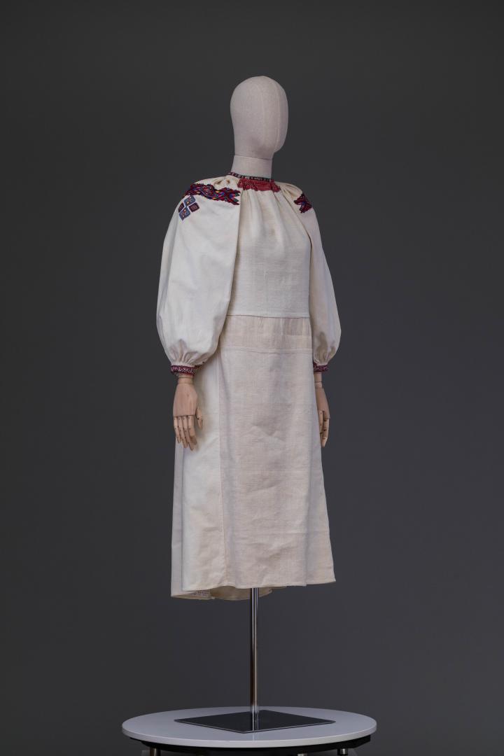 Women's woven and embroidered shirt