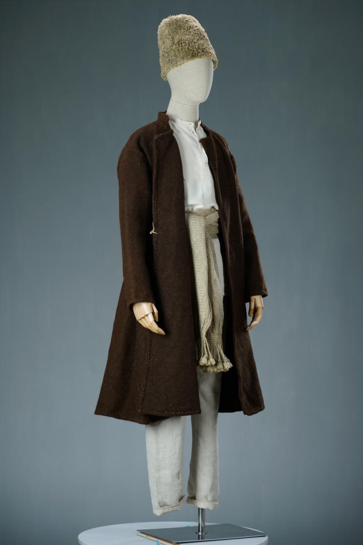 Men's casual attire