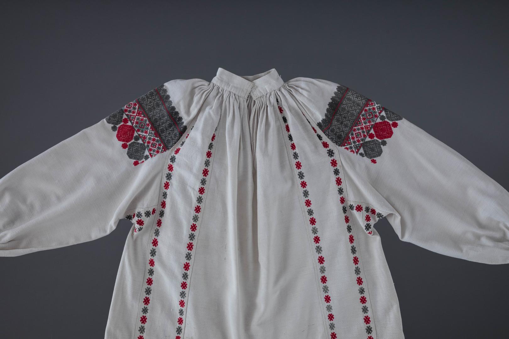 Women's embroidered shirt