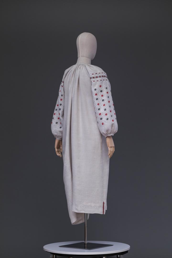 Women's embroidered shirt