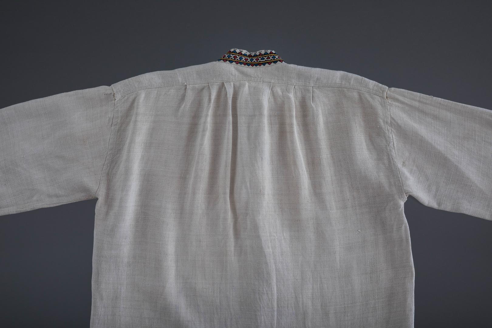 Men's embroidered shirt