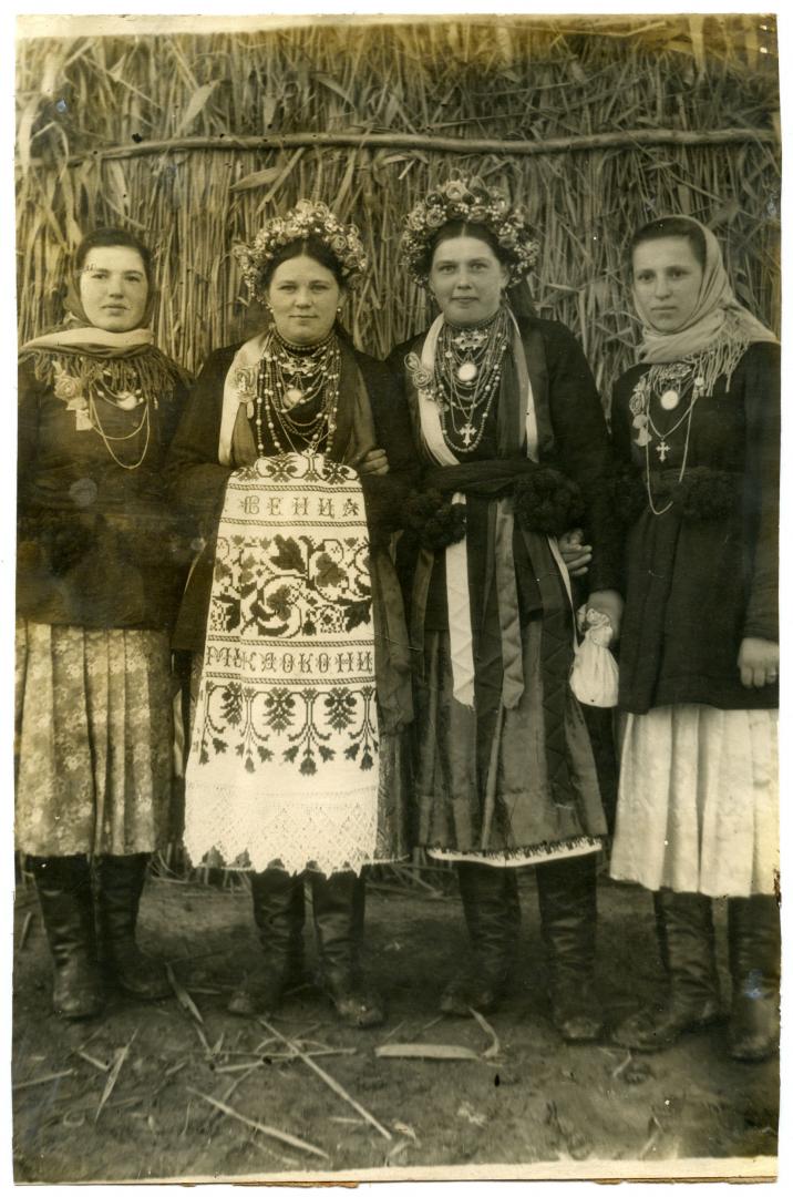 Photo. A bride and her bridesmaids wearing folk attire
