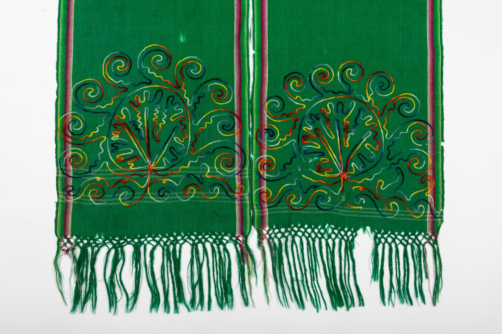 Embroidered cloth belt
