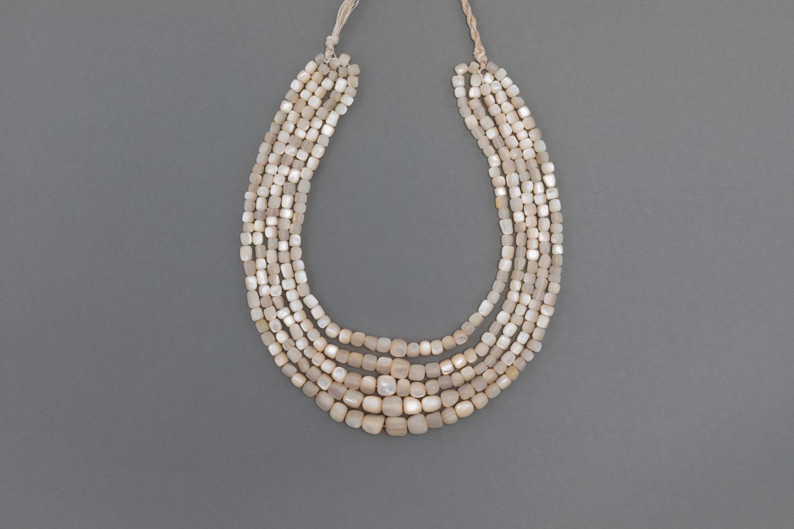 Balamuty (nacre necklace)