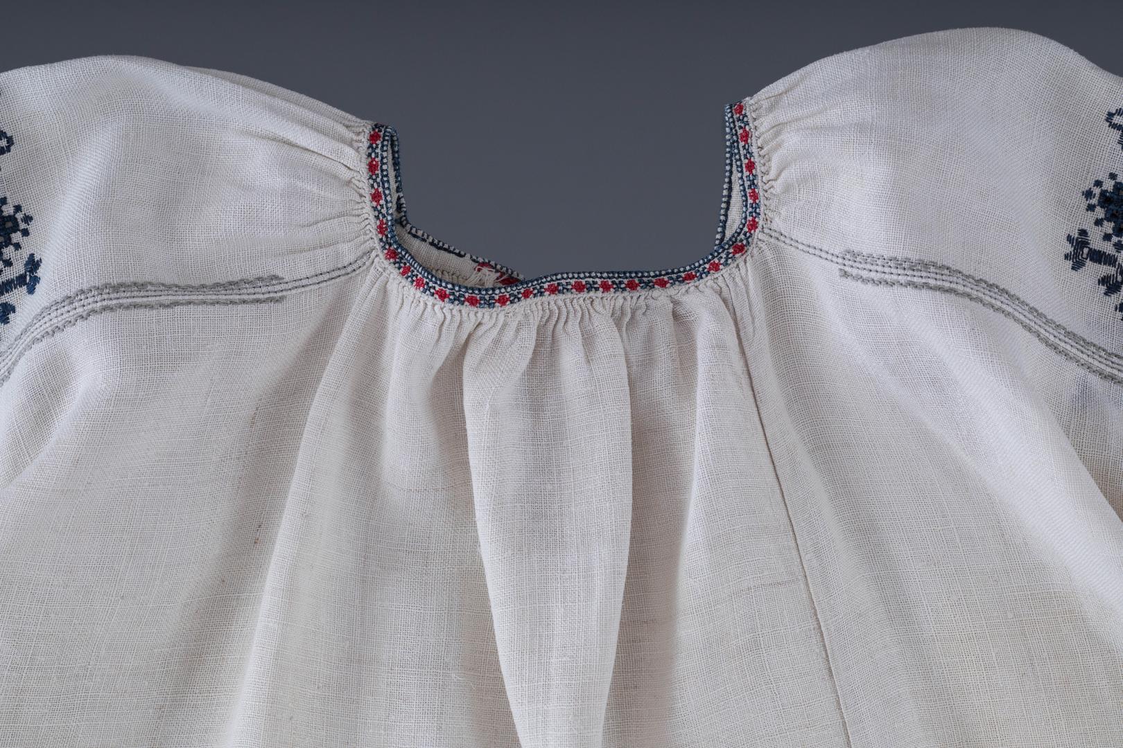 Women's embroidered shirt