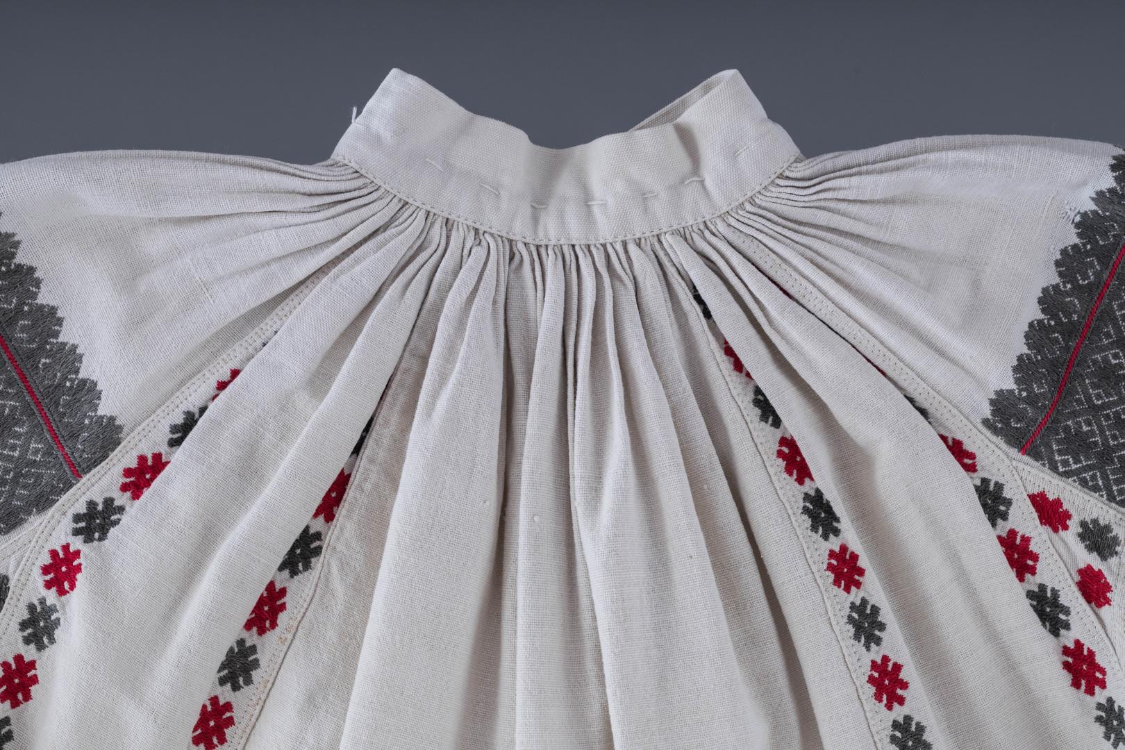Women's embroidered shirt