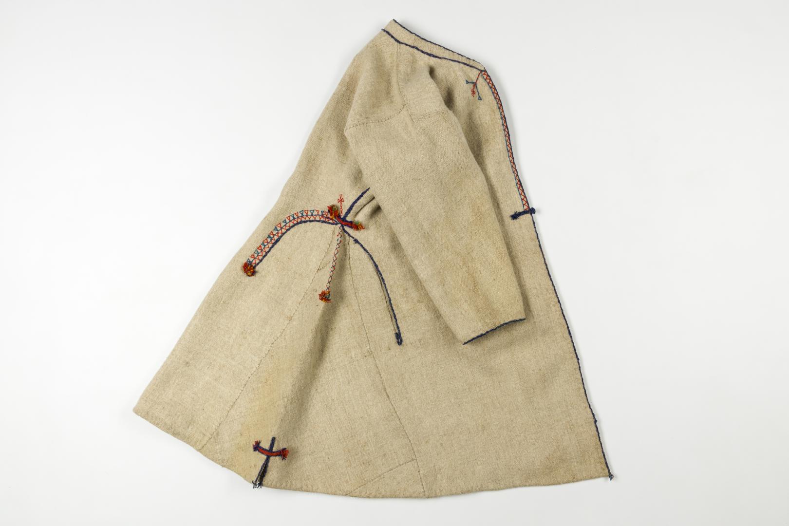 Svyta (women's coat made of white cloth)