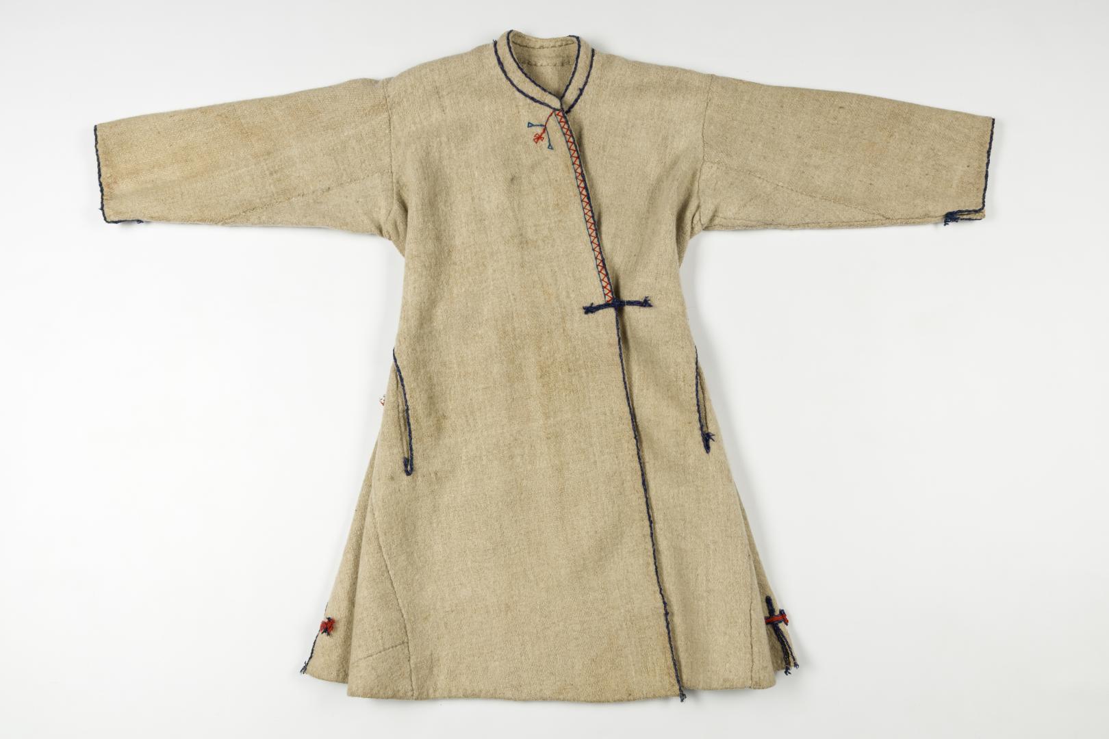 Svyta (women's coat made of white cloth)