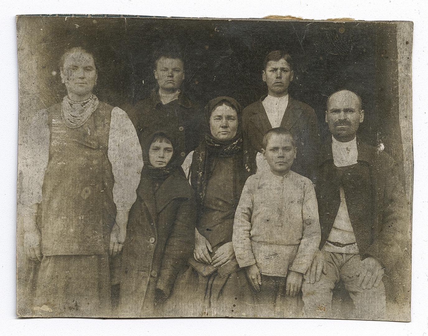 Group photo with two women in traditional attire