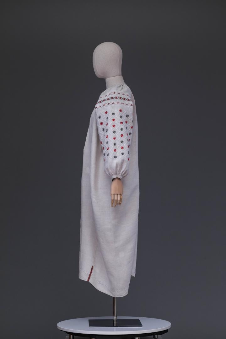Women's embroidered shirt