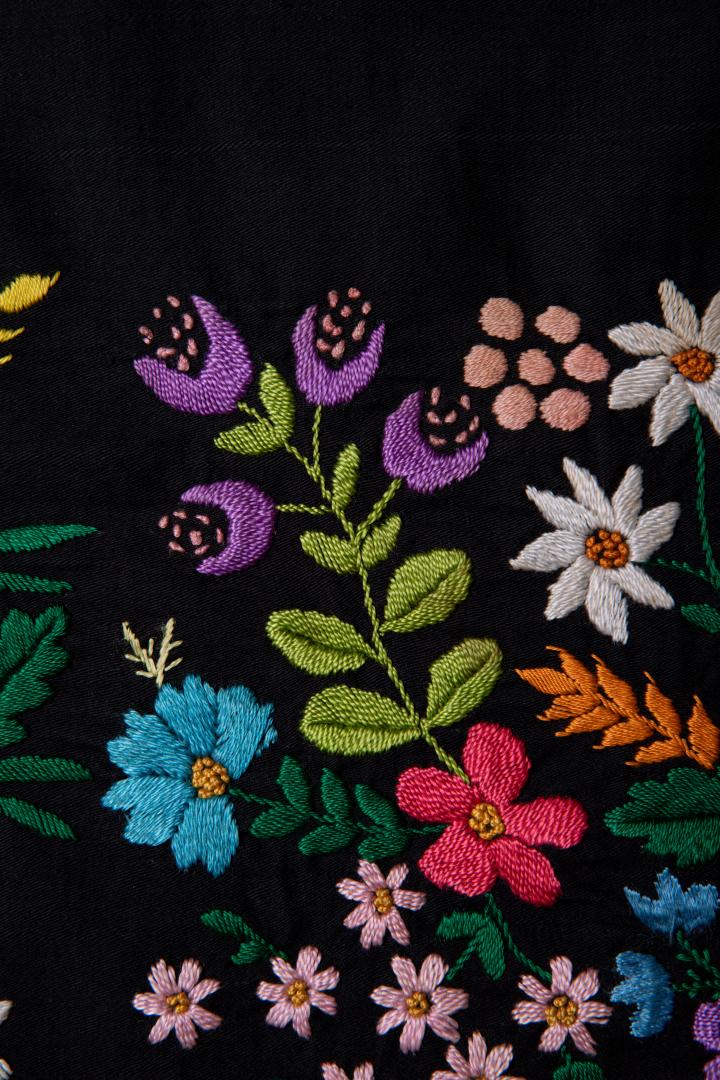 Fartukh (embroidered apron)
