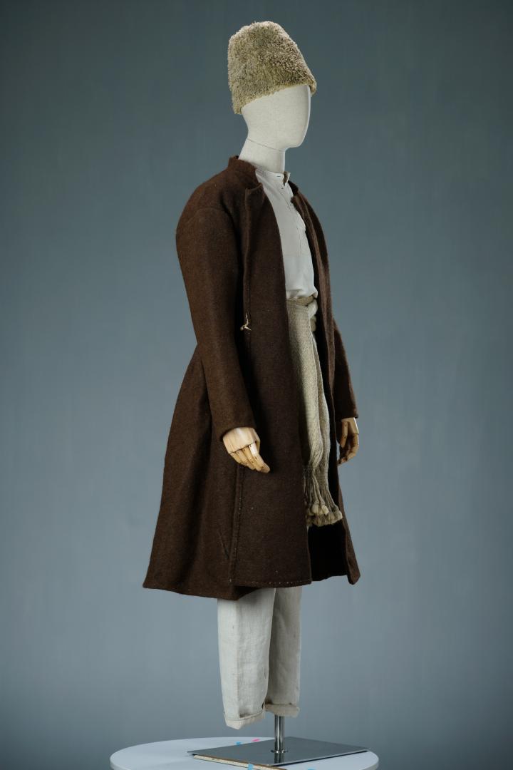 Men's casual attire