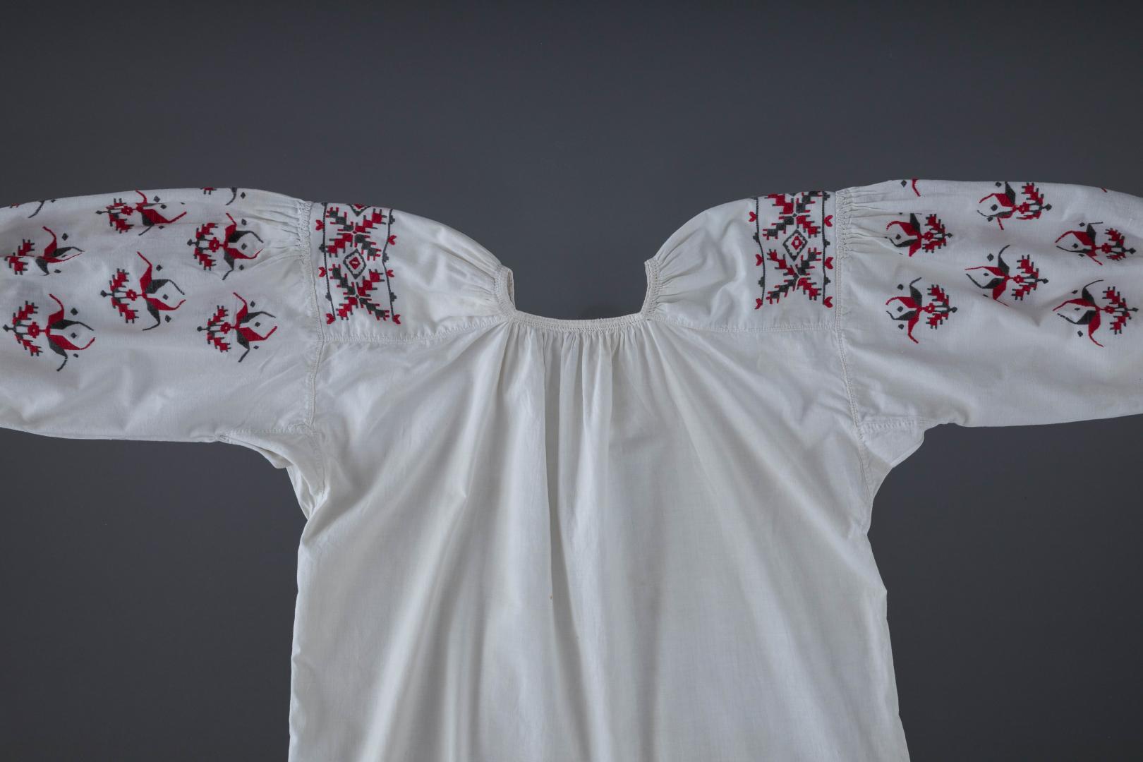 Women's embroidered shirt