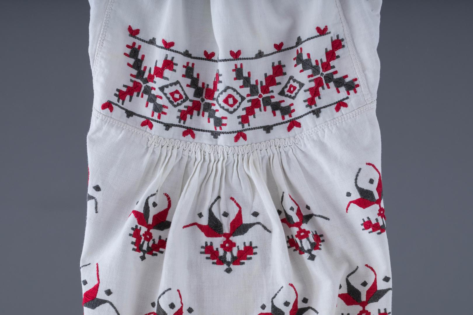 Women's embroidered shirt