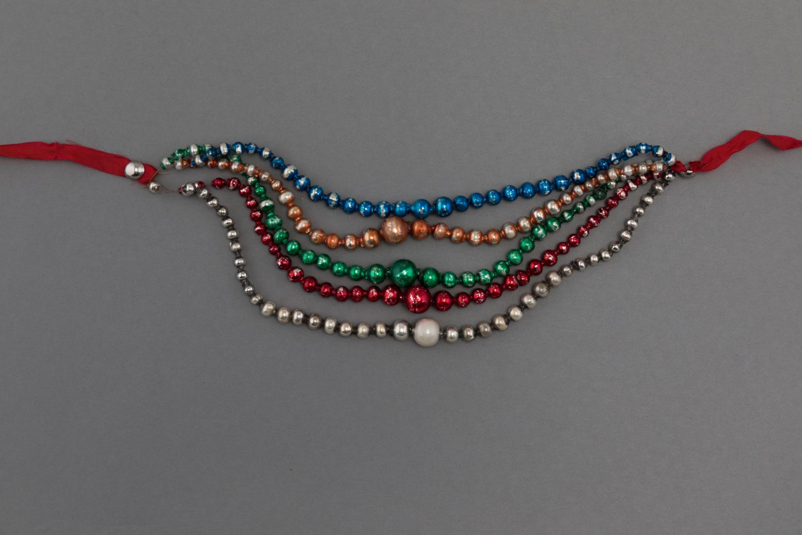 Glass necklace 'luskavky'