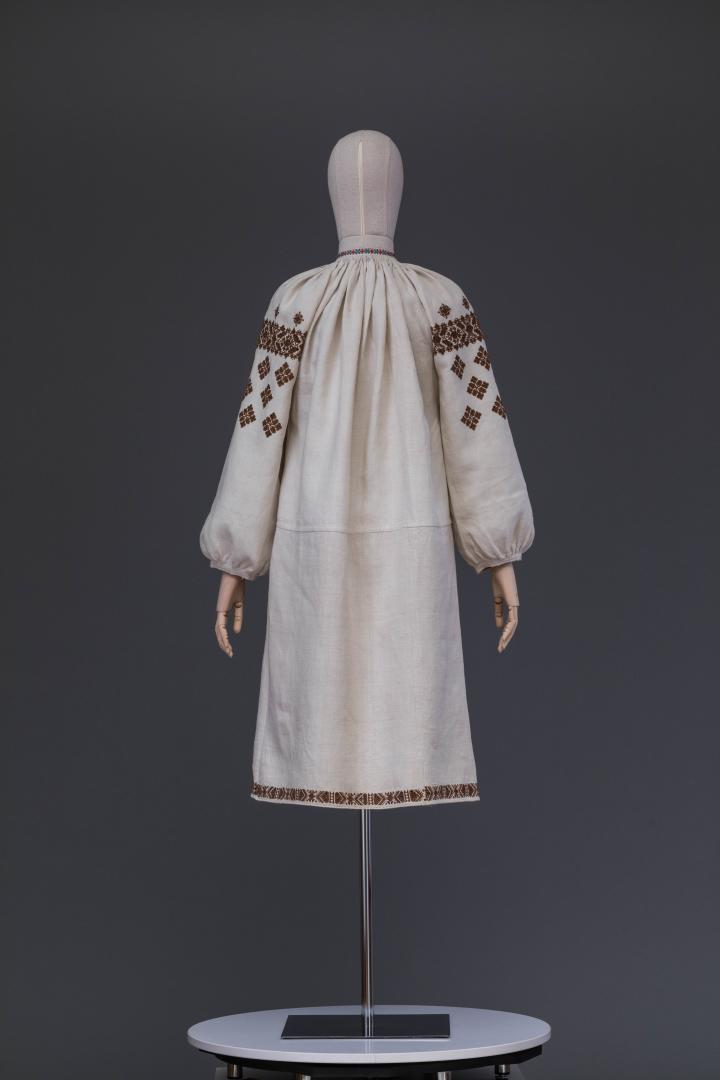 Women's embroidered shirt