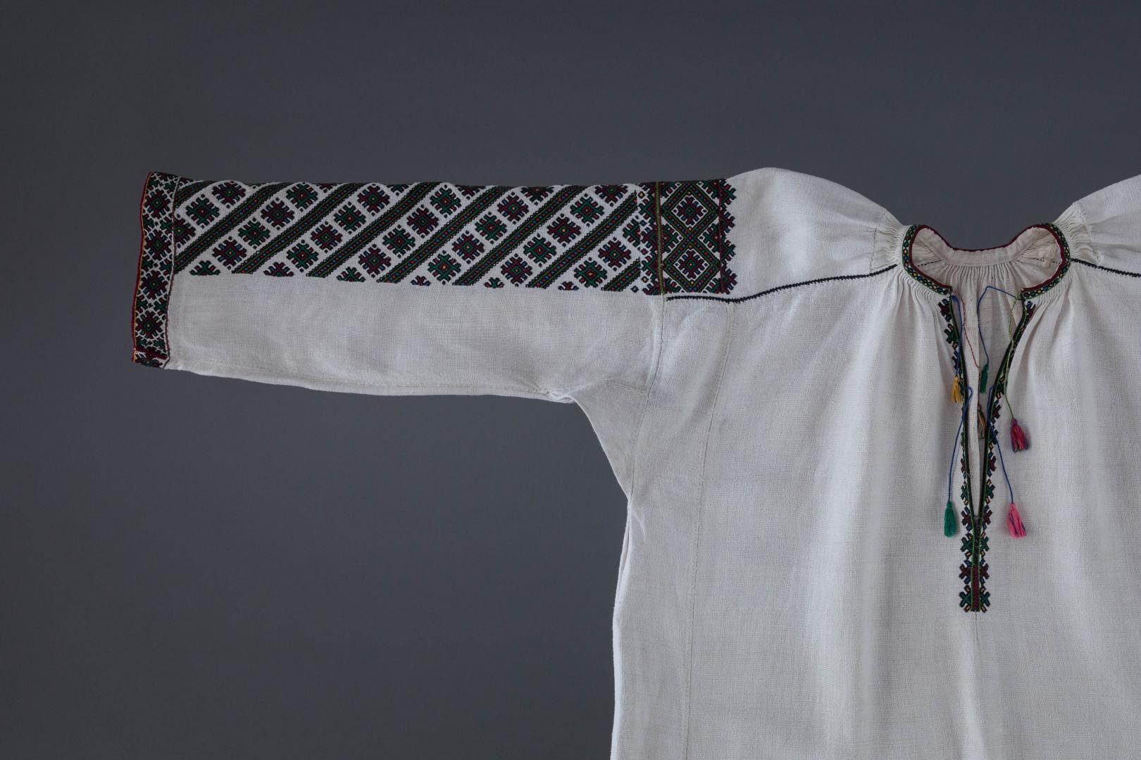 Women's embroidered shirt