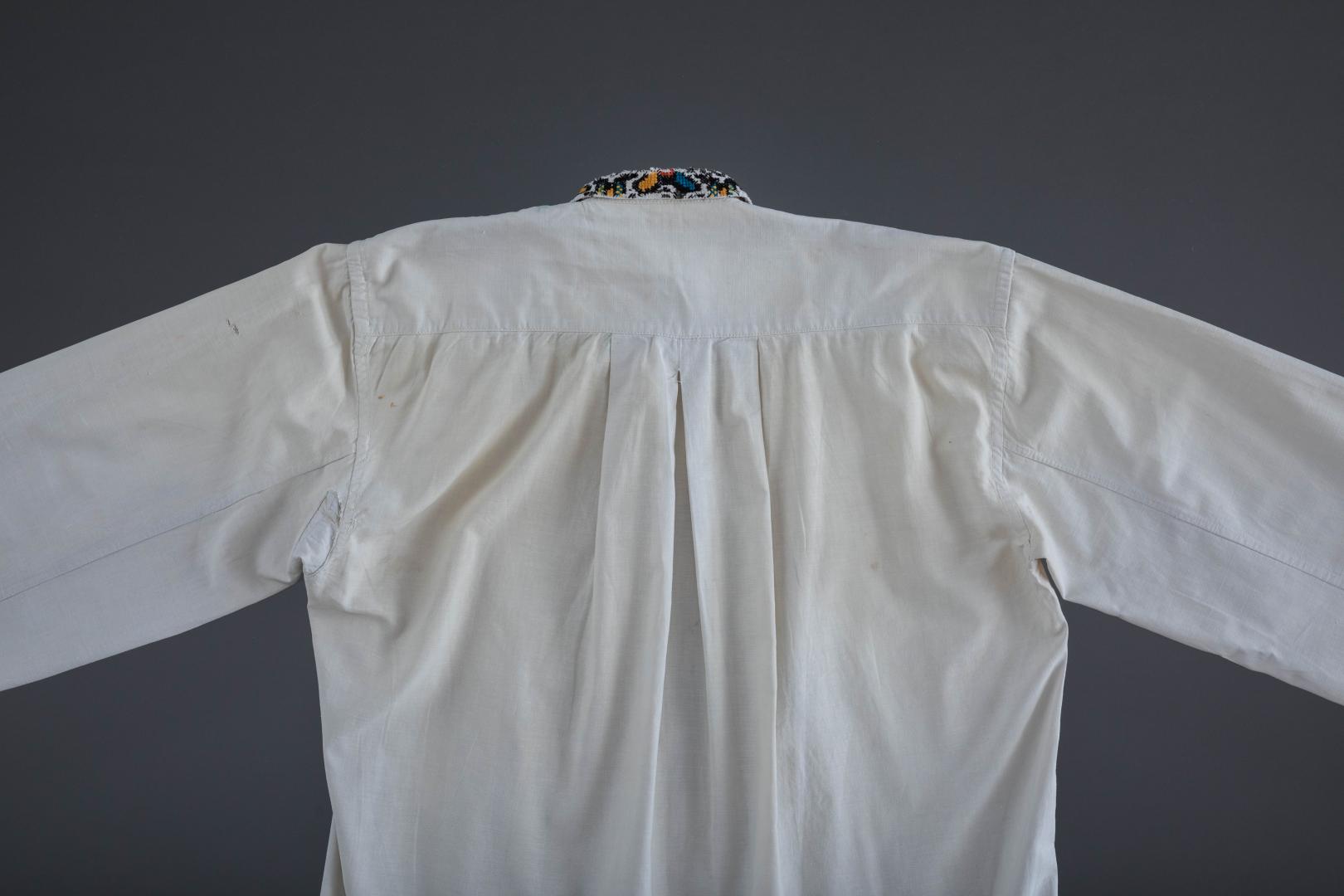 Men's embroidered shirt