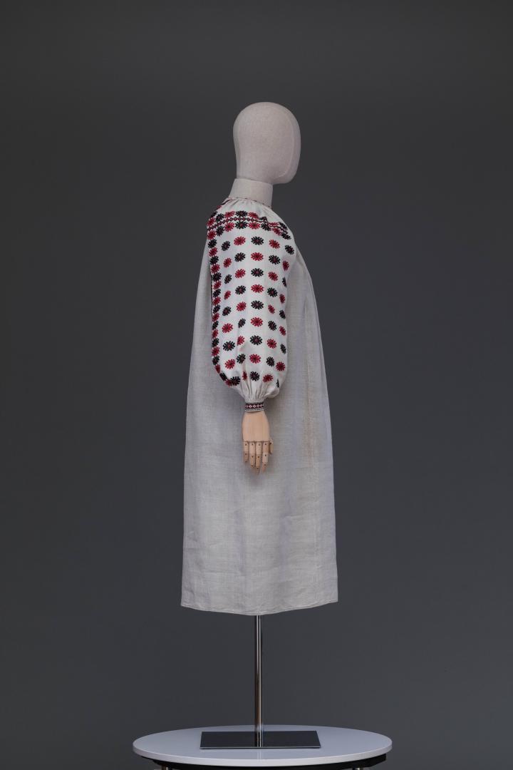 Women's embroidered shirt