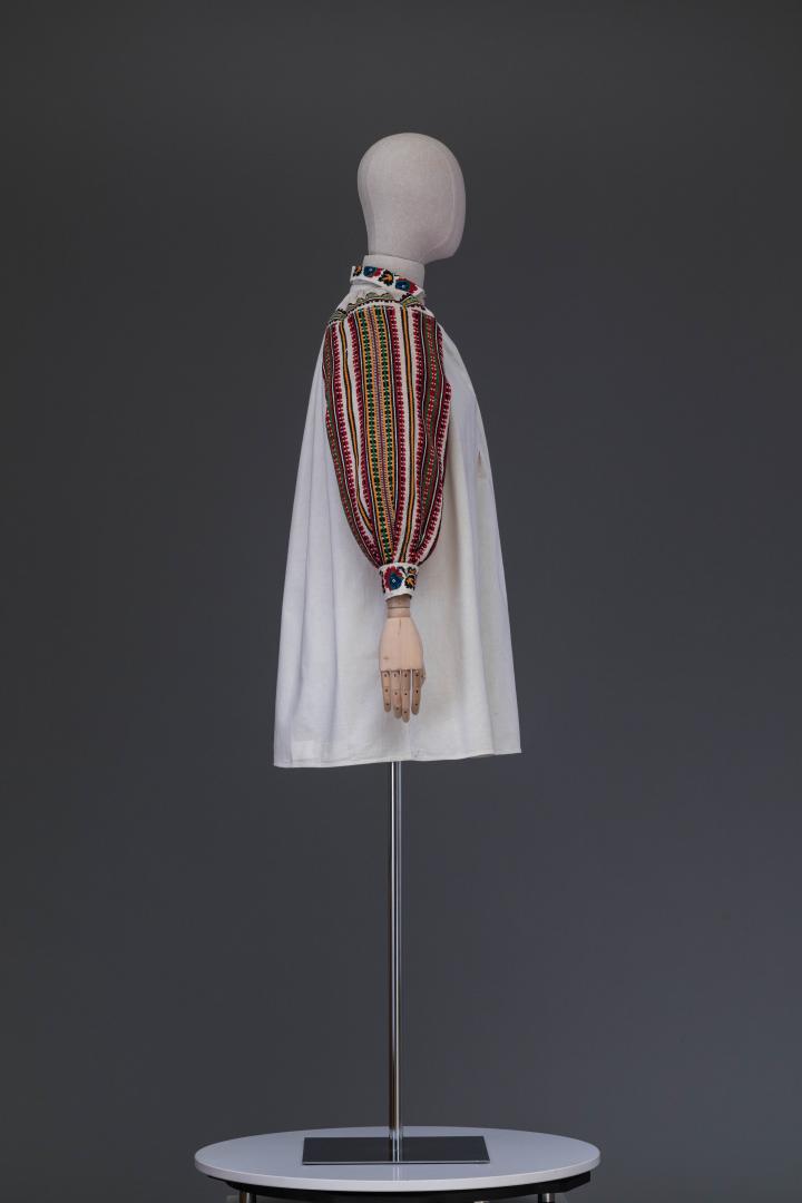 Women's woven and embroidered shirt