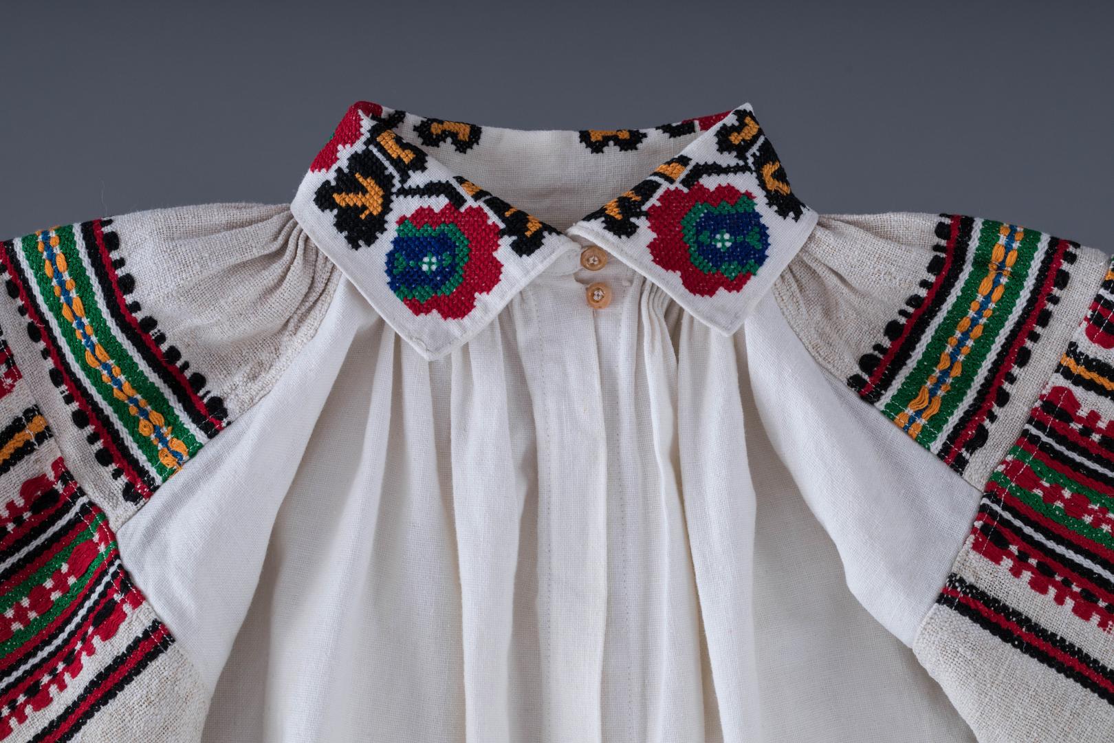 Women's woven and embroidered shirt