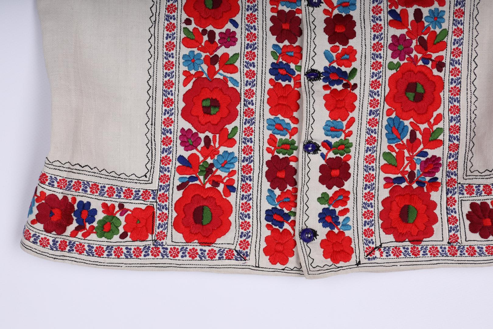 Kabat (jacket) embroidered with flowers