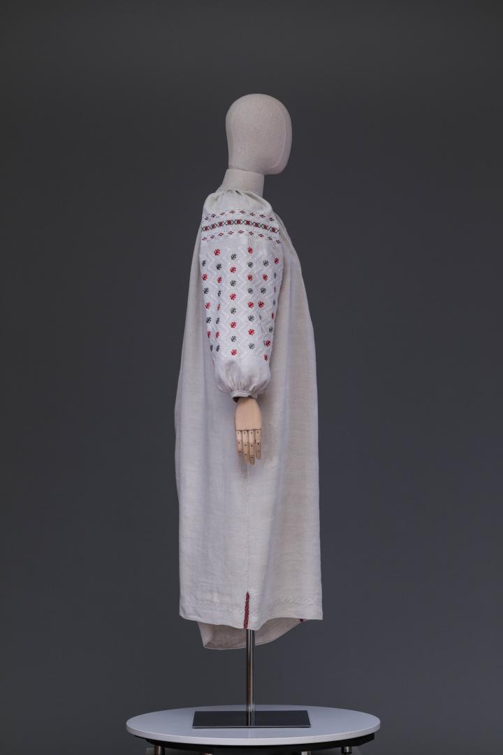 Women's embroidered shirt