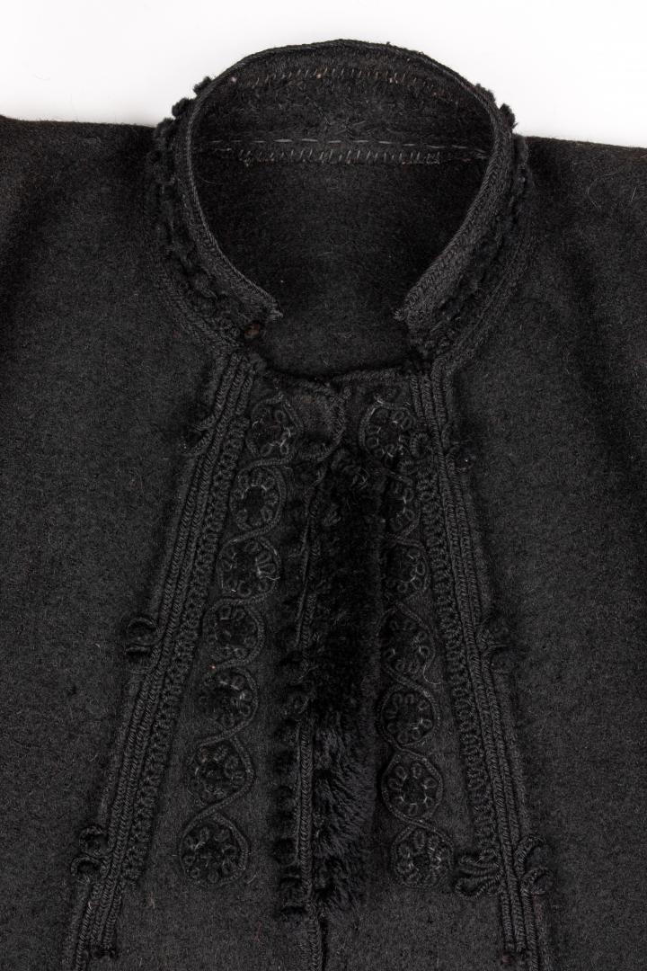 Сердак з чорного сукна