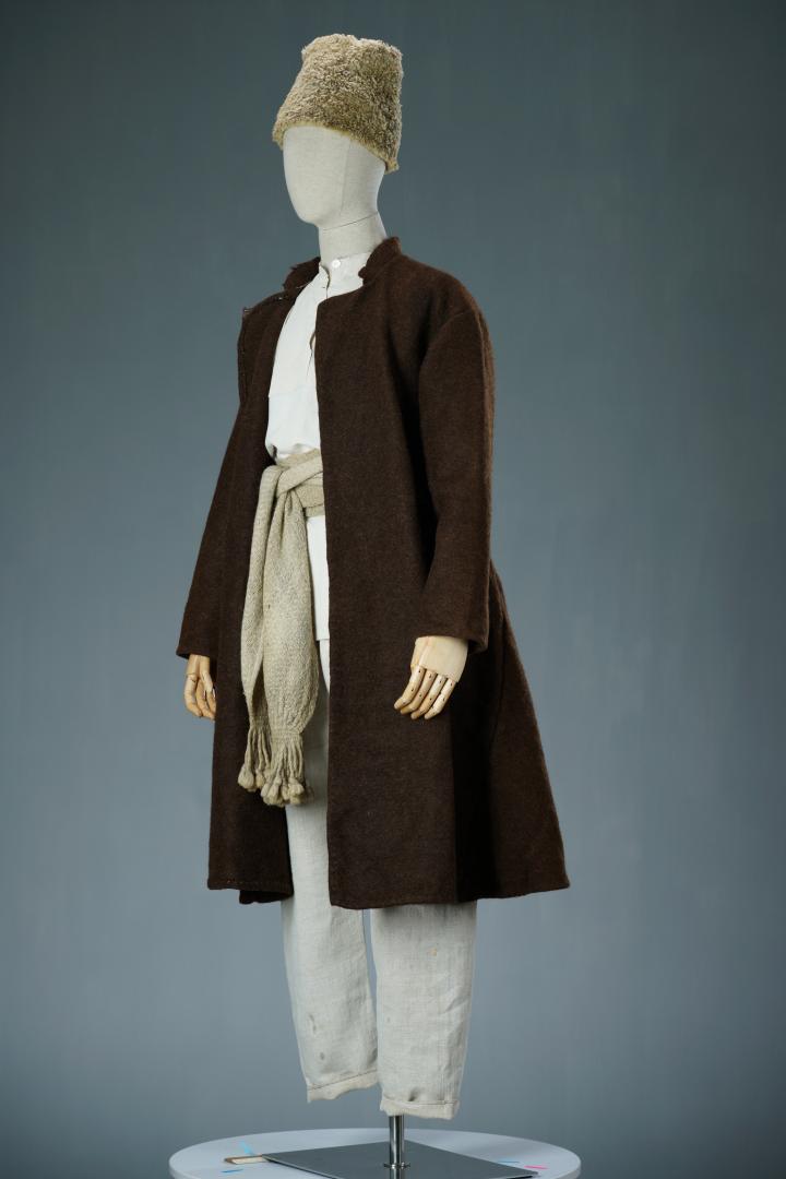 Men's casual attire