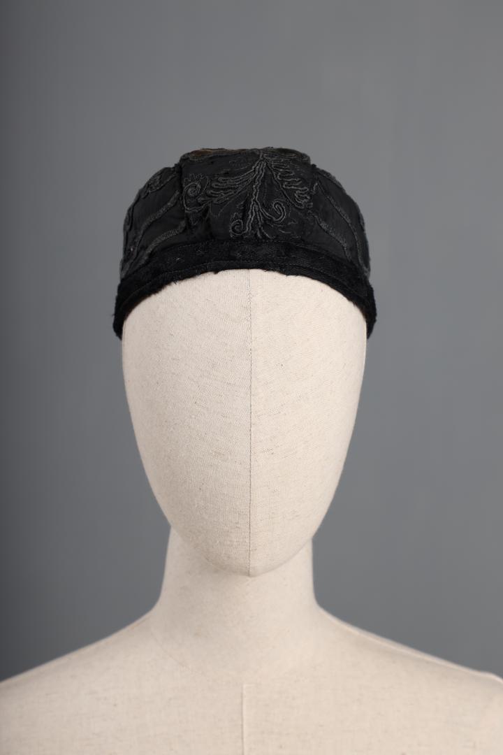 Embroidered ochipok (women's headdress)