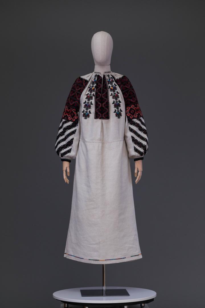 Women's embroidered shirt