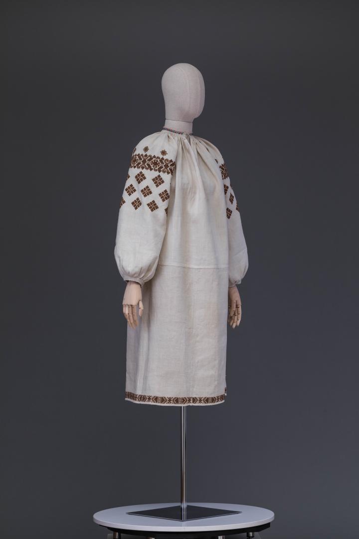 Women's embroidered shirt