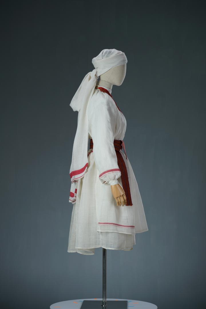 Вбрання жіноче святкове «серпанко́ве». Західне Полісся