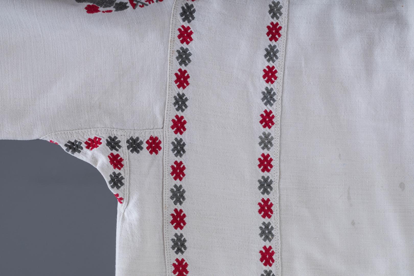 Women's embroidered shirt