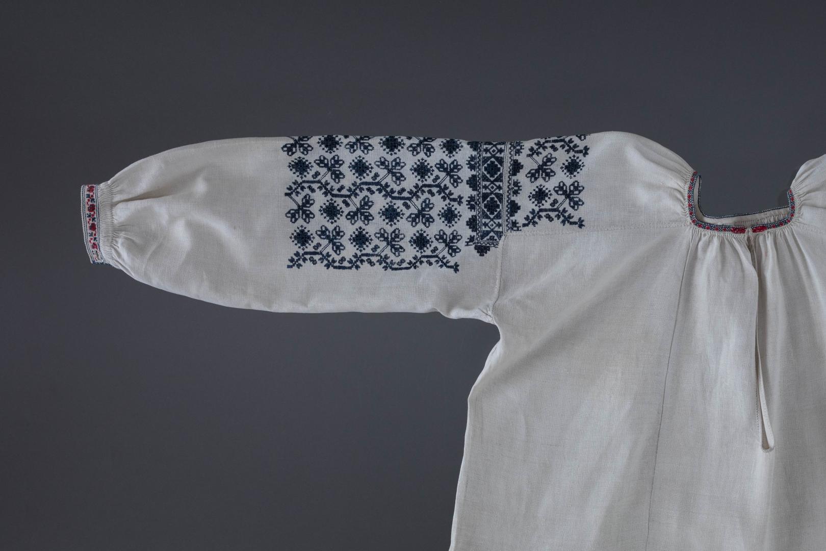Women's embroidered shirt