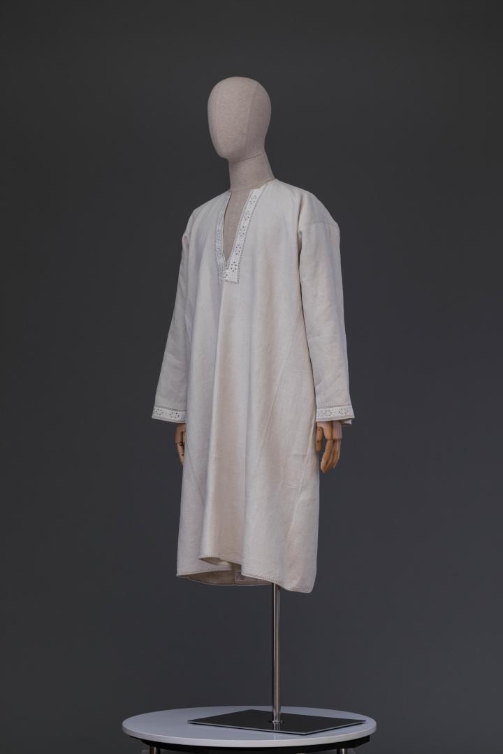 Men's embroidered shirt