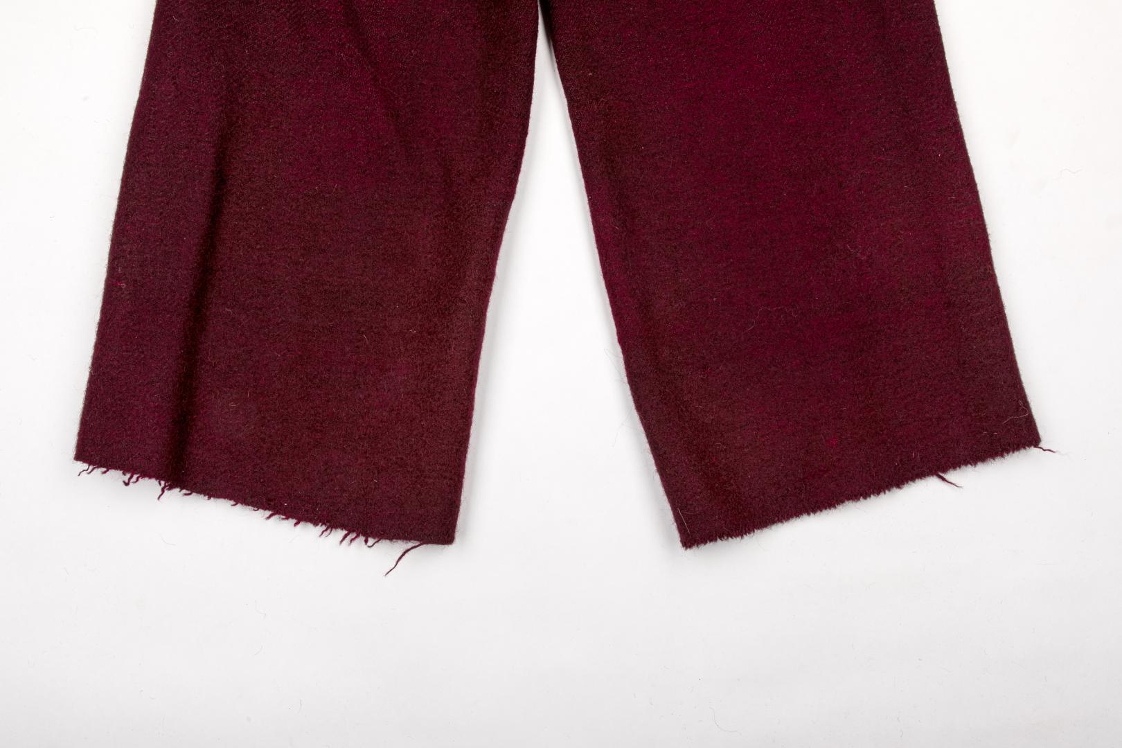 Pants made of burgundy cloth