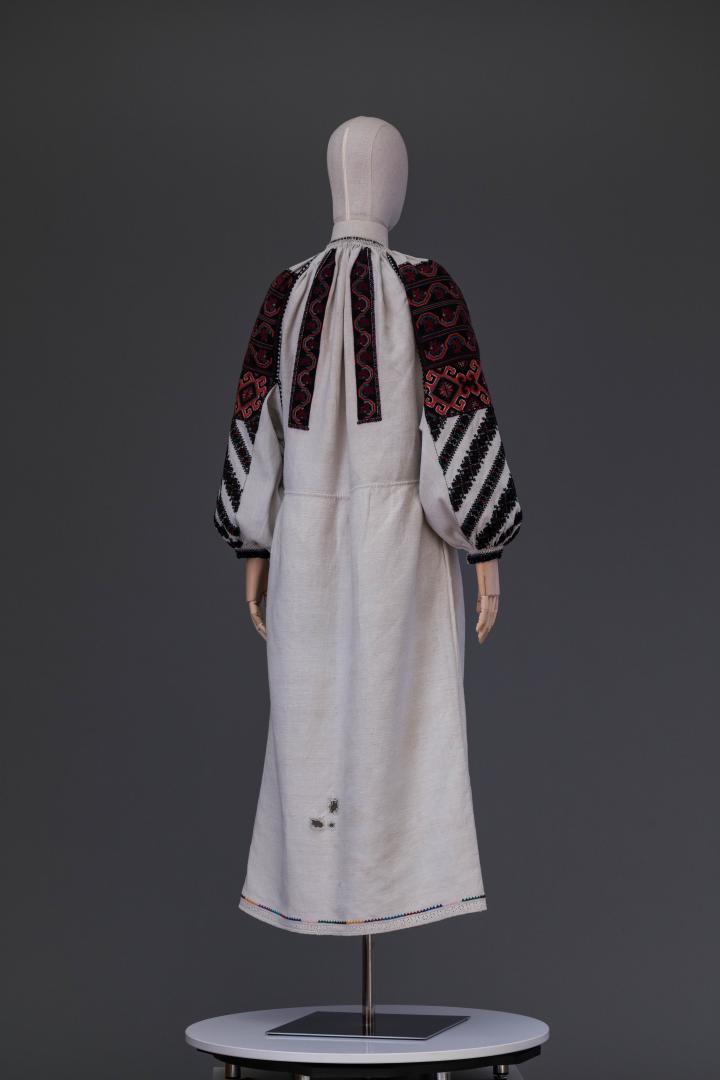 Women's embroidered shirt