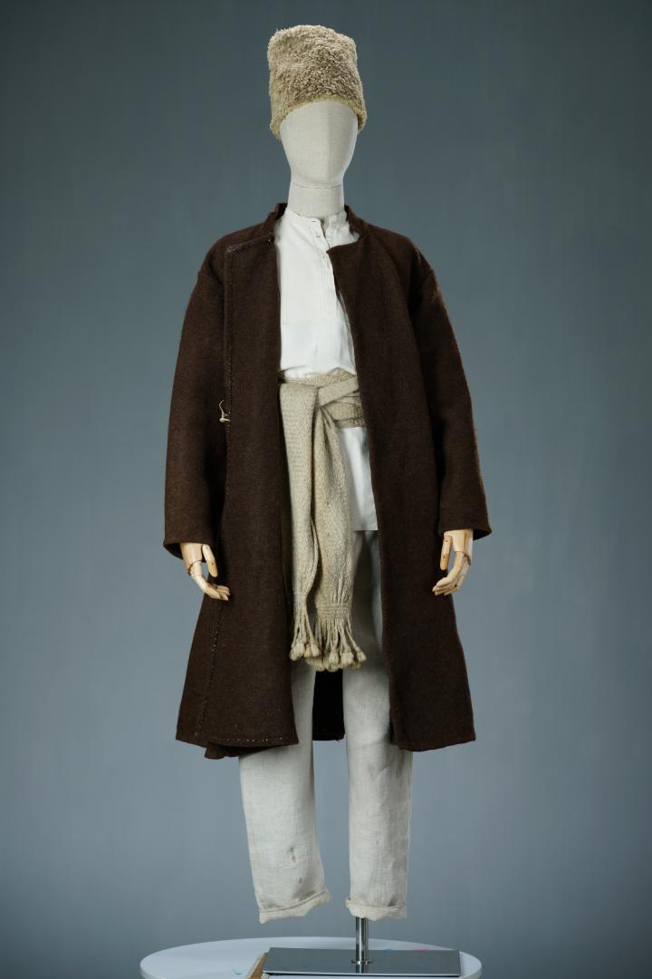Men's casual attire