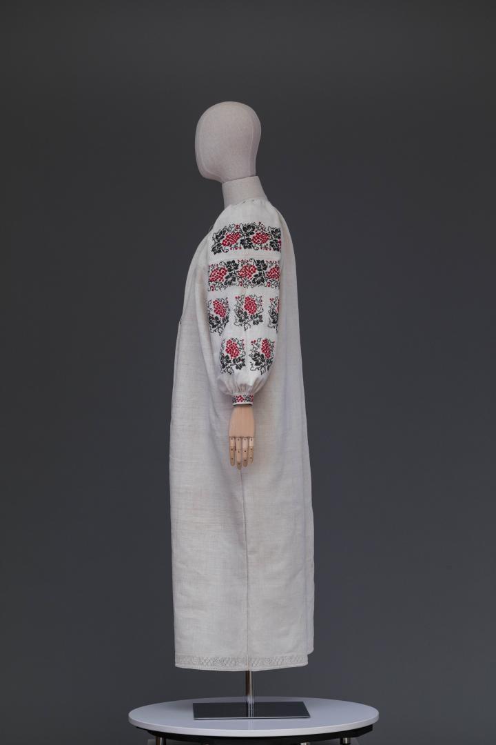 Women's embroidered shirt