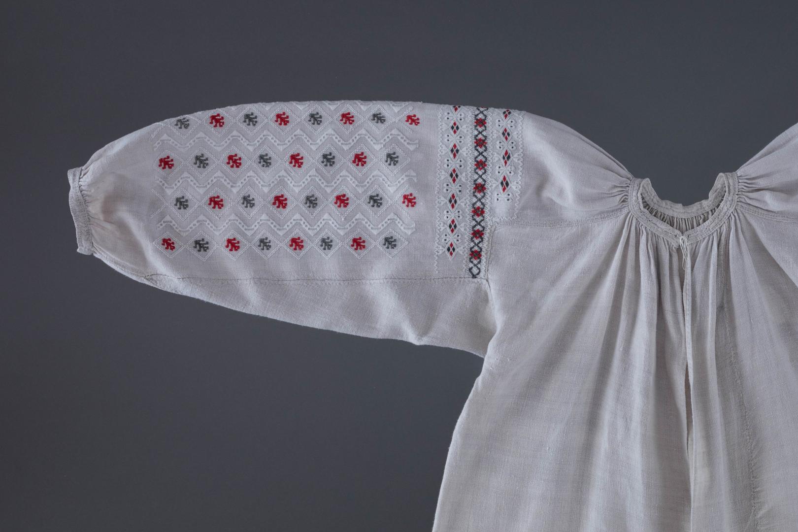 Women's embroidered shirt