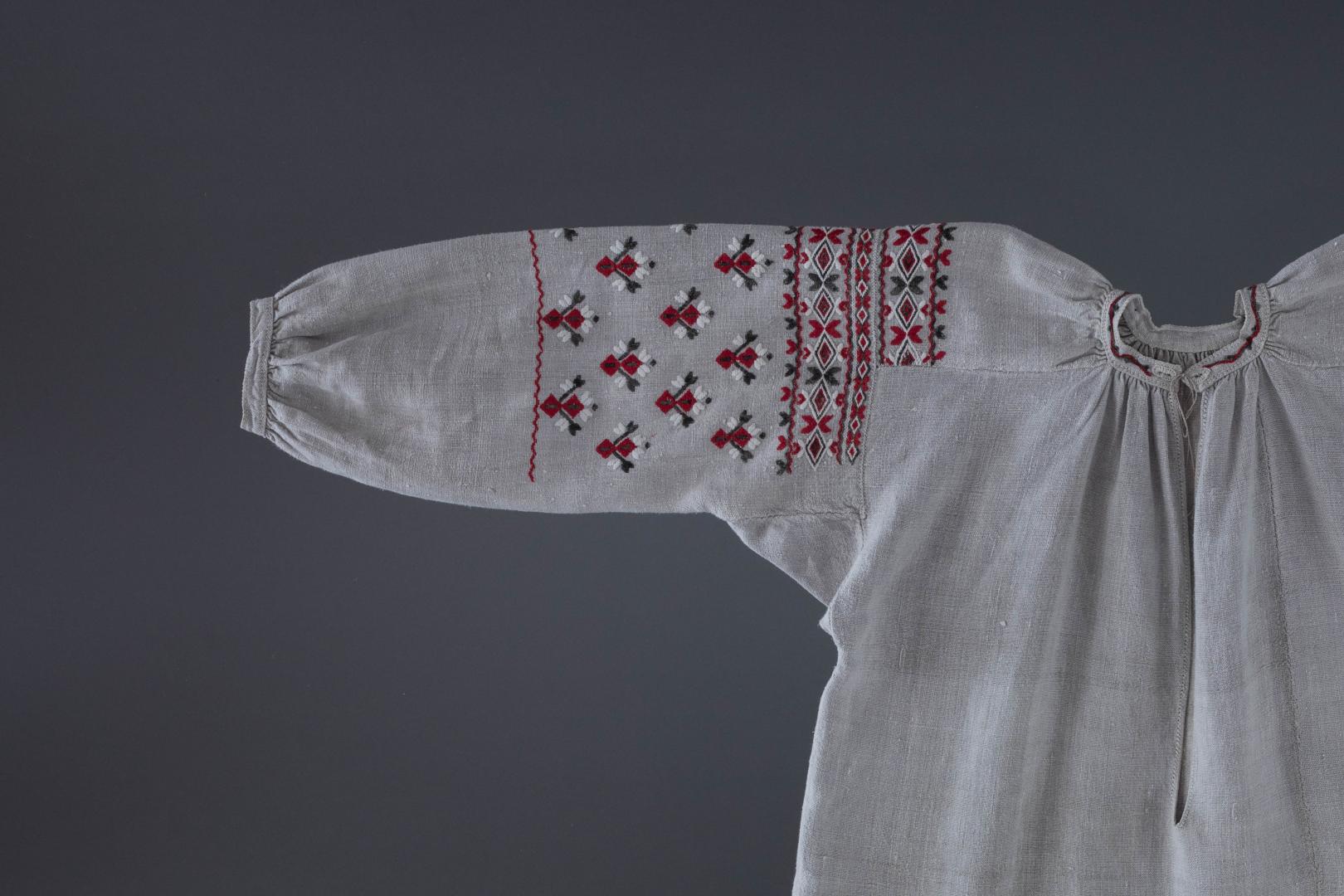 Women's embroidered shirt
